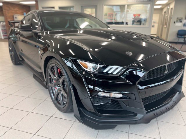 Used 2021 Ford Mustang Shelby GT500 w/ Carbon Fibre Track Pack RWD image 2