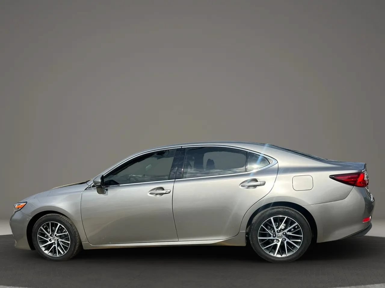 Used 2018 Lexus ES 350 w/ Luxury Package w/Wood Trim FWD image 8