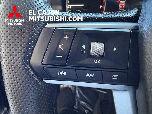 Used 2025 Mitsubishi Outlander SE image 19