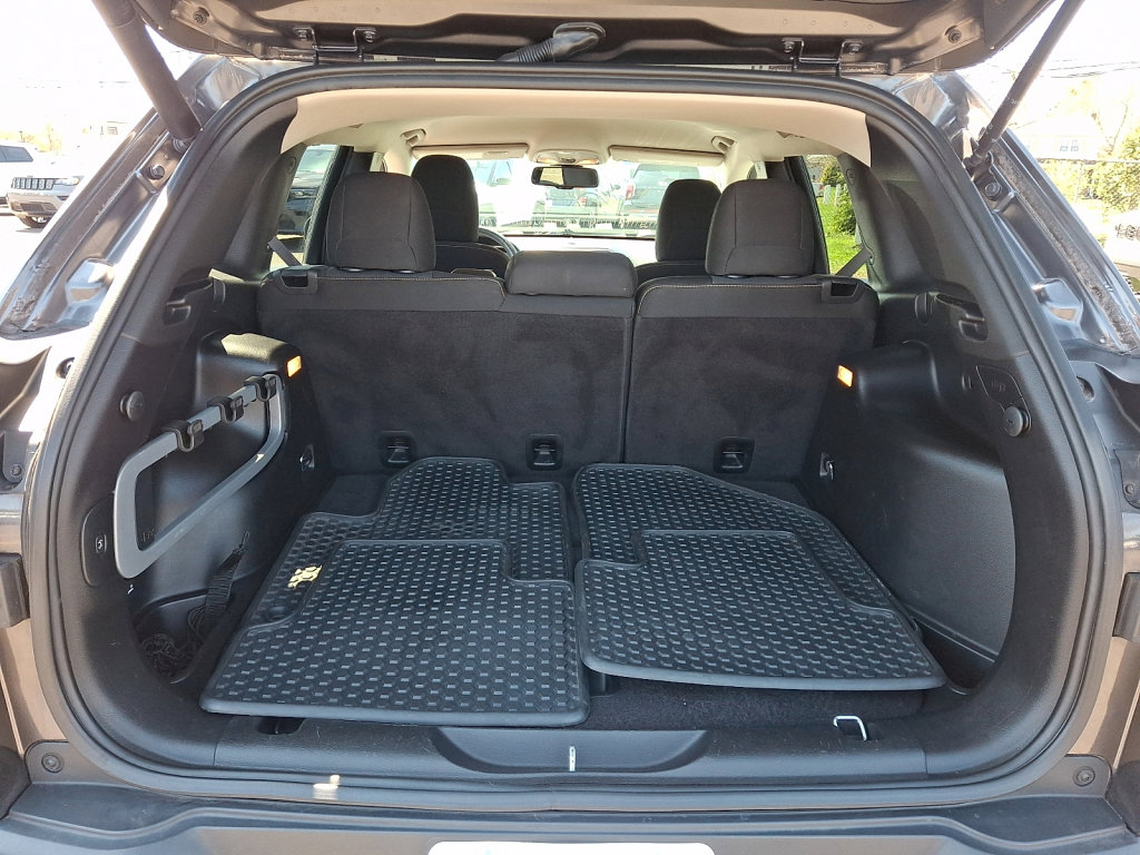 Used 2015 Jeep Cherokee Latitude w/ Comfort/Convenience Group image 18