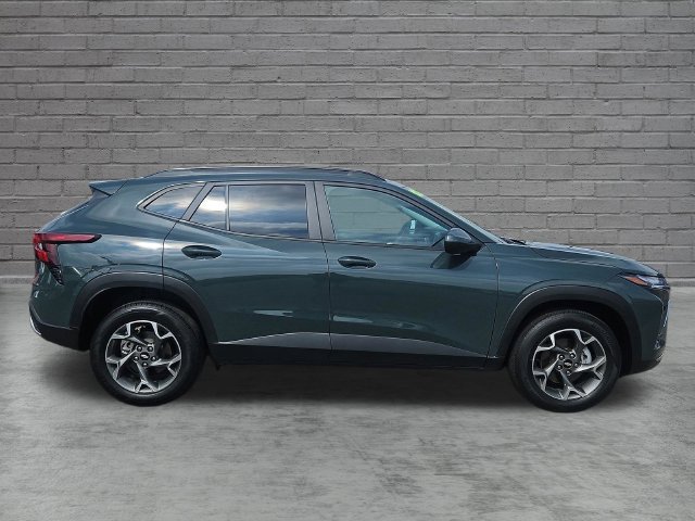 Used 2025 Chevrolet Trax LT FWD image 6