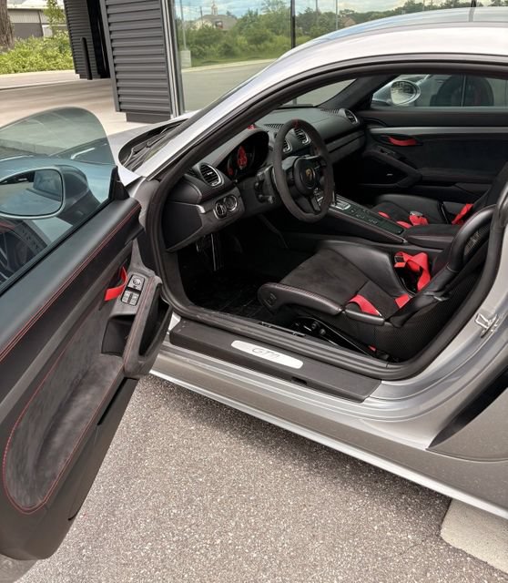 Used 2021 Porsche 718 Cayman GT4 RWD image 9