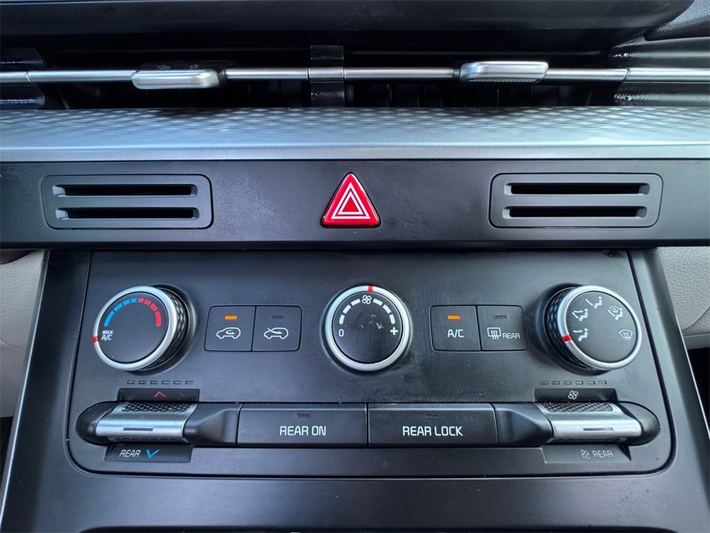 Used 2022 Kia Carnival LX image 28