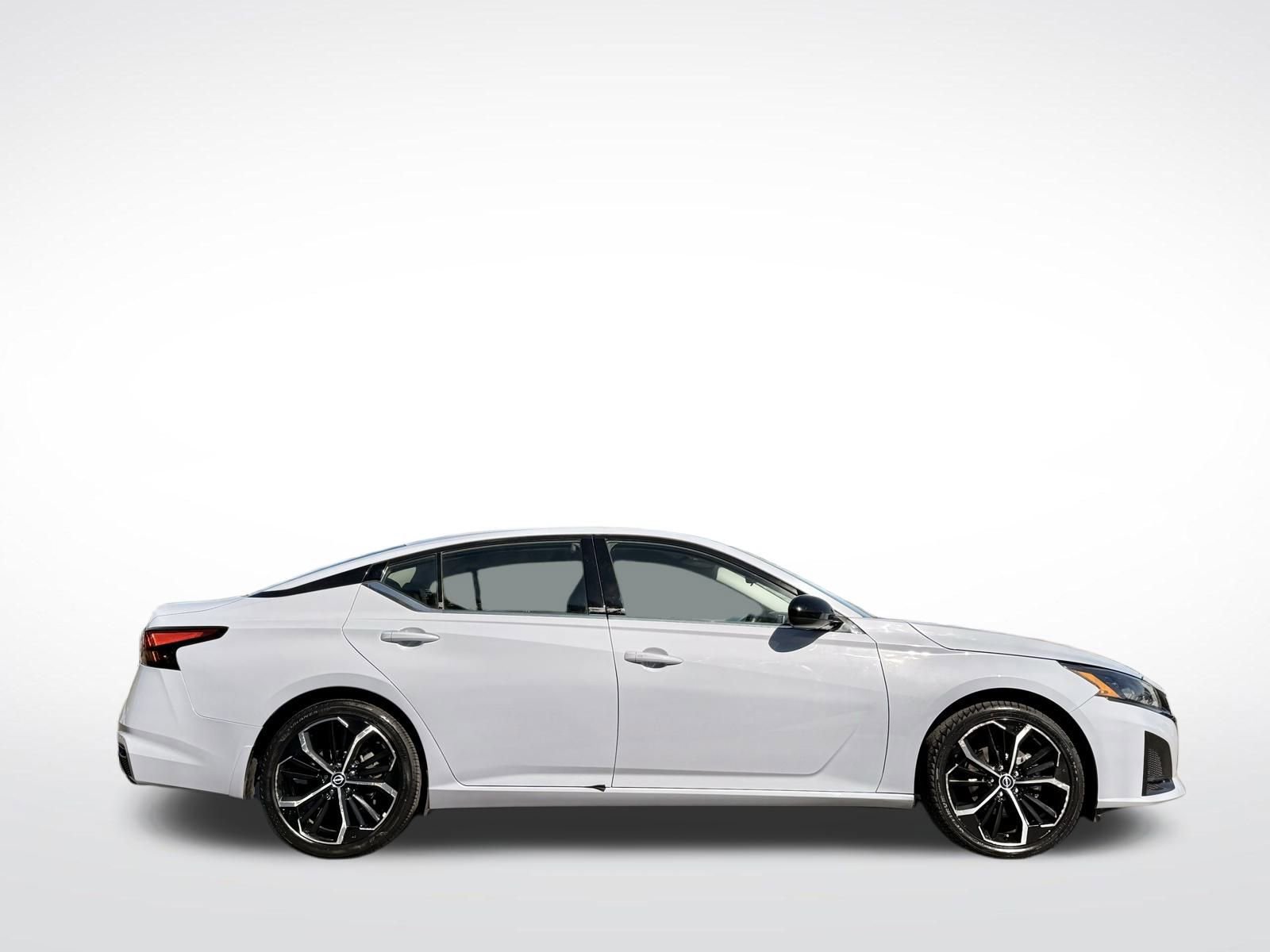 Used 2024 Nissan Altima 2.5 SR image 4