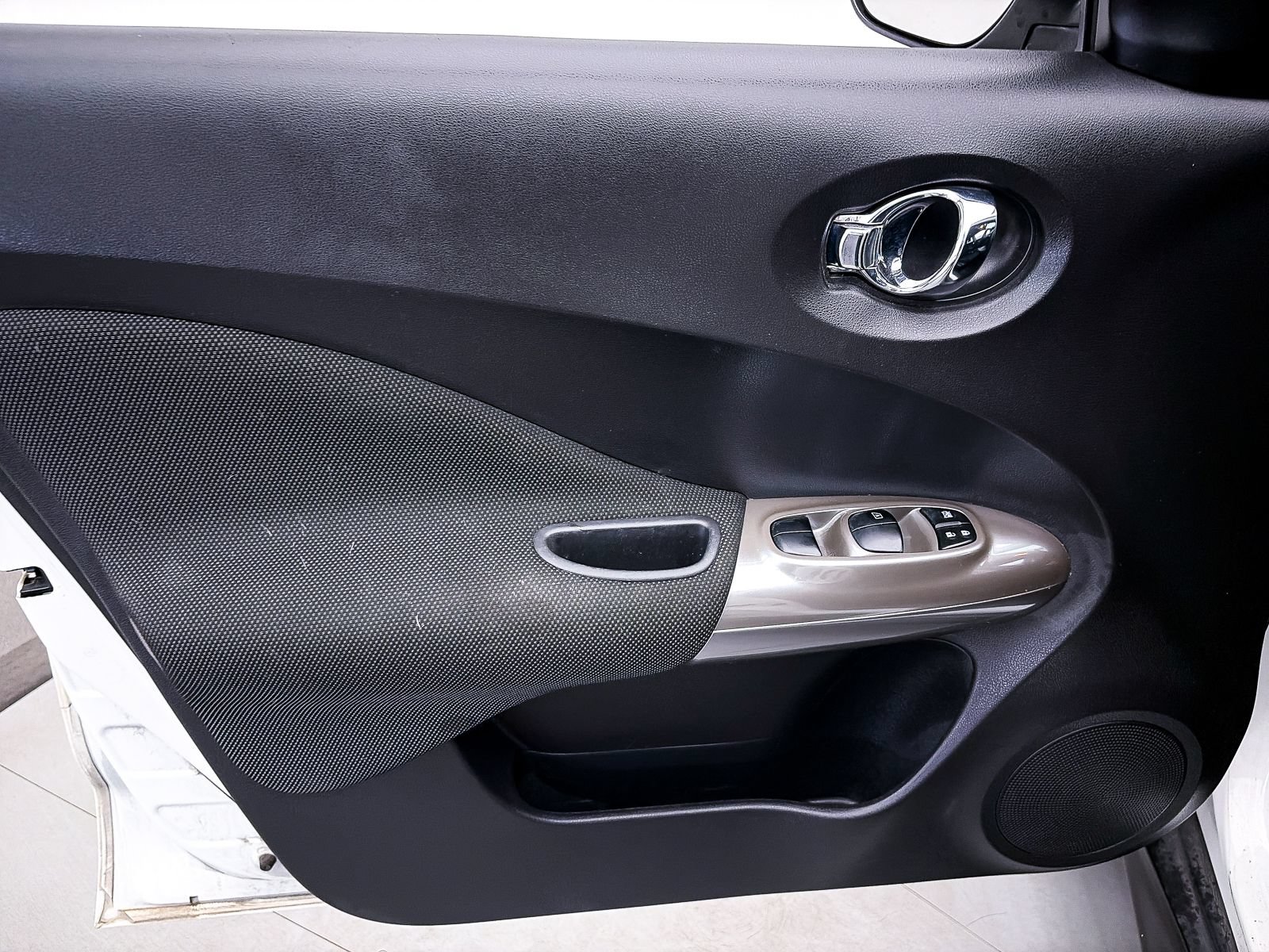 Used 2014 Nissan Juke S FWD image 10