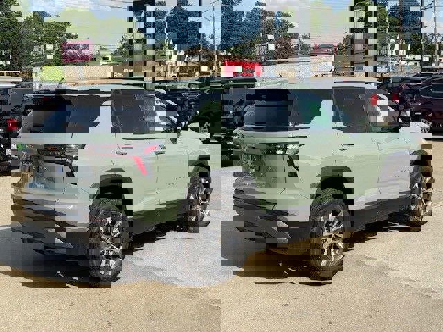 New 2026 Chevrolet Equinox LT w/ Convenience Package II image 4