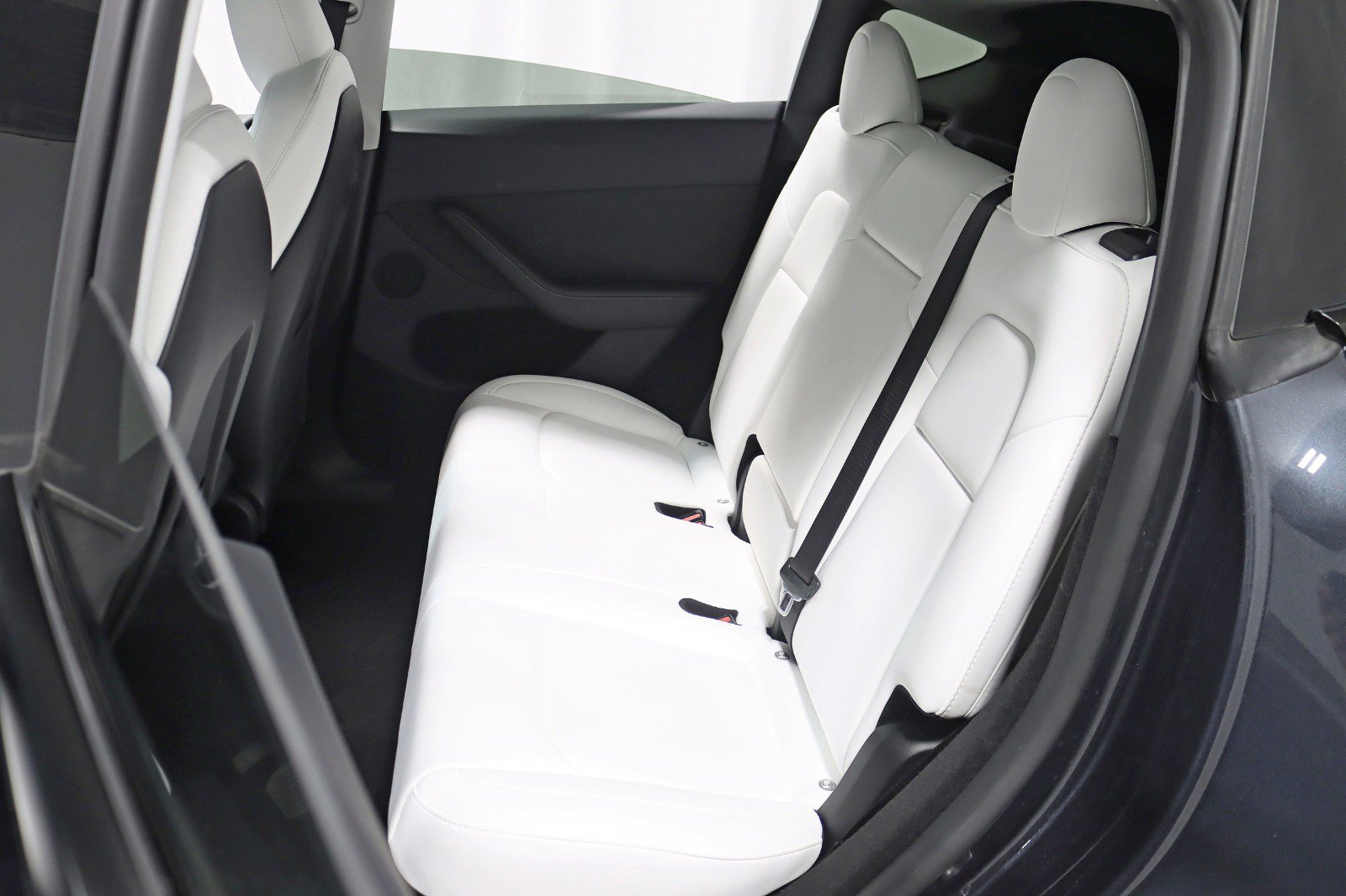 Used 2024 Tesla Model Y Long Range AWD/4WD image 29