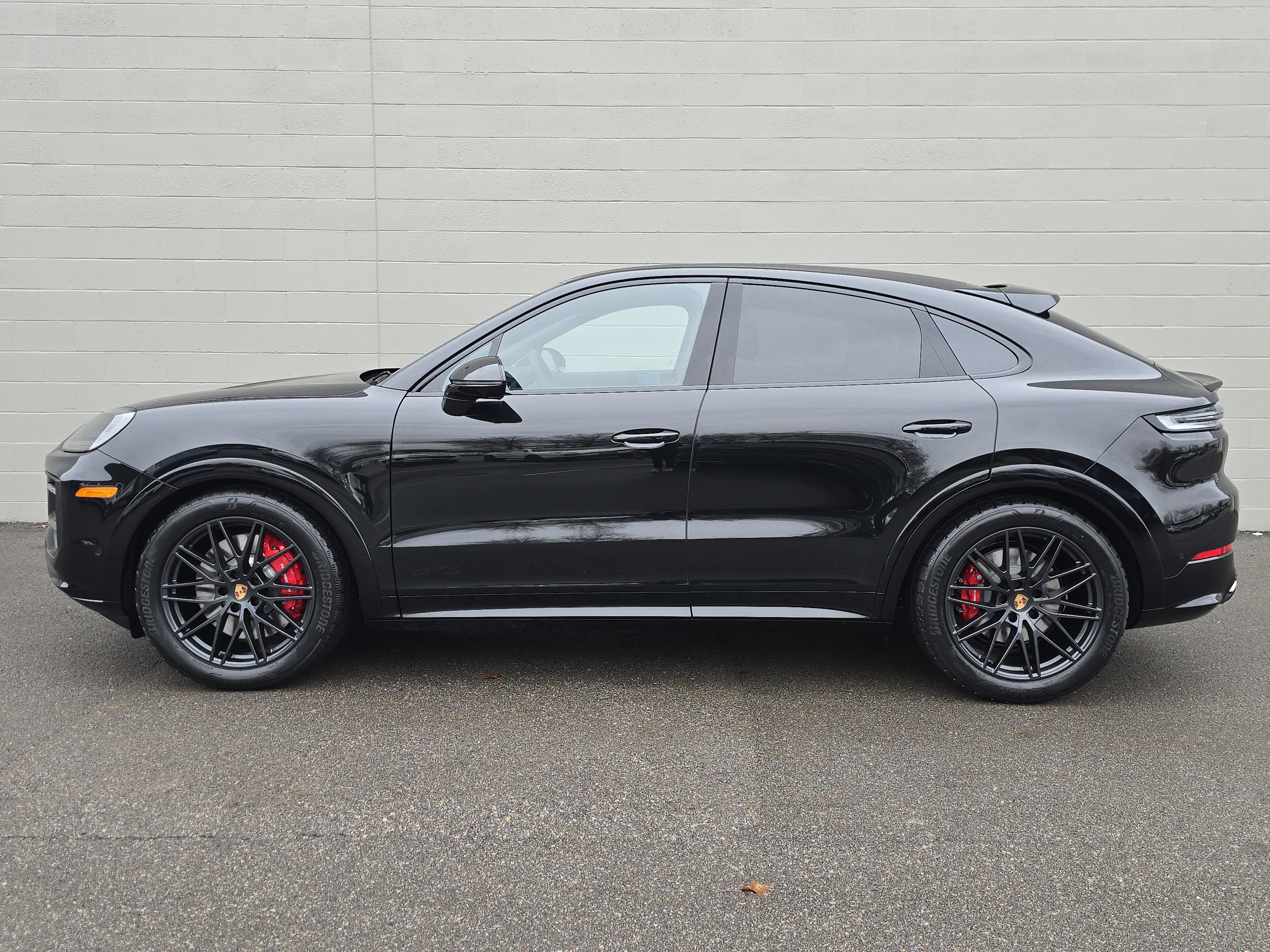 New 2026 Porsche Cayenne GTS image 2