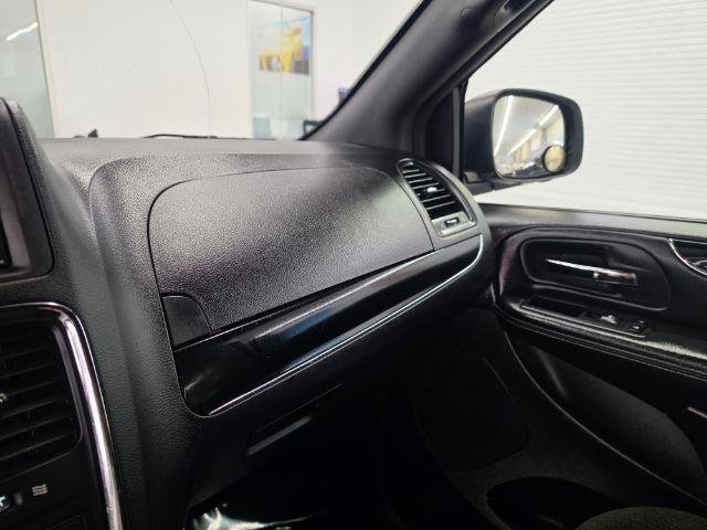 Used 2018 Dodge Grand Caravan SE FWD image 10