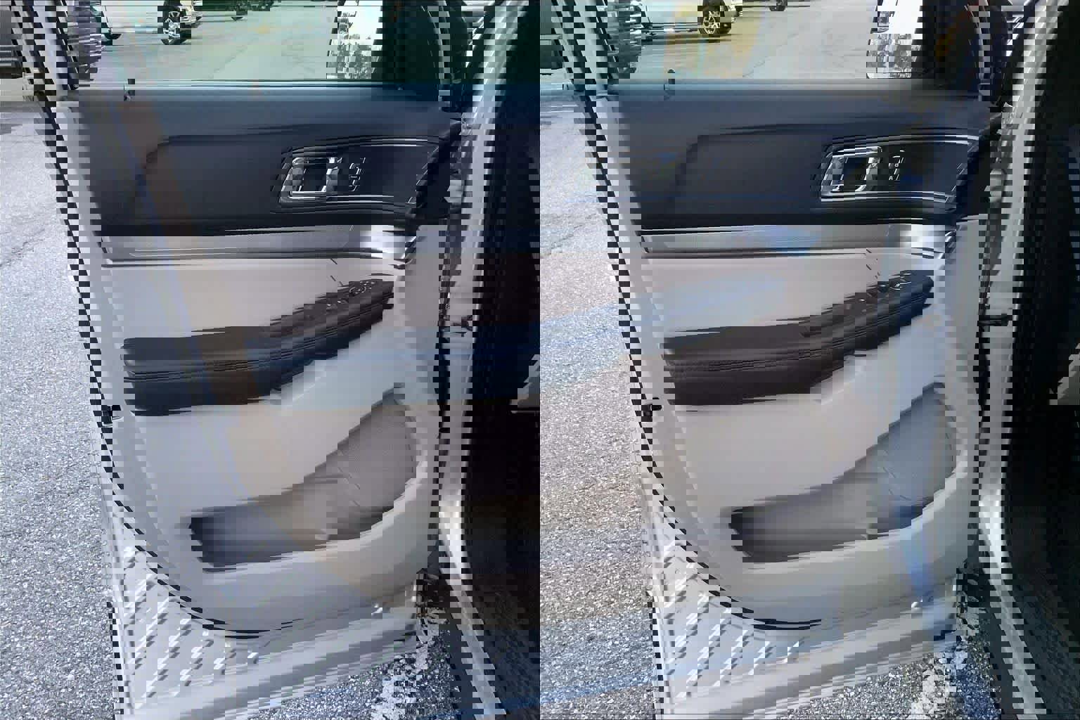 Used 2018 Ford Explorer XLT w/ Equipment Group 202A image 21