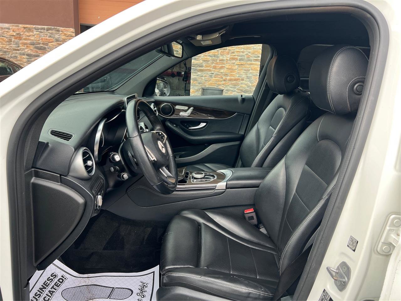 Used 2019 Mercedes-Benz GLC 300 4MATIC image 9