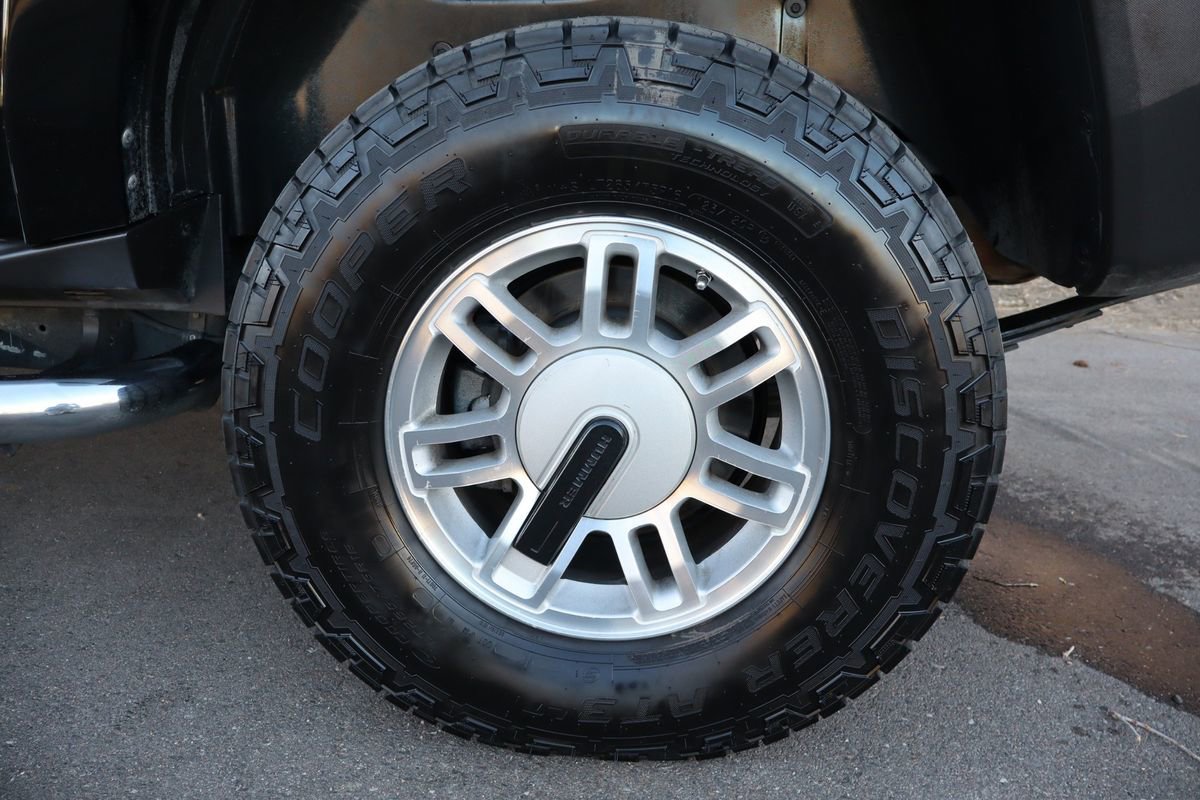 Used 2006 HUMMER H3 w/ Chrome Appearance Package image 40