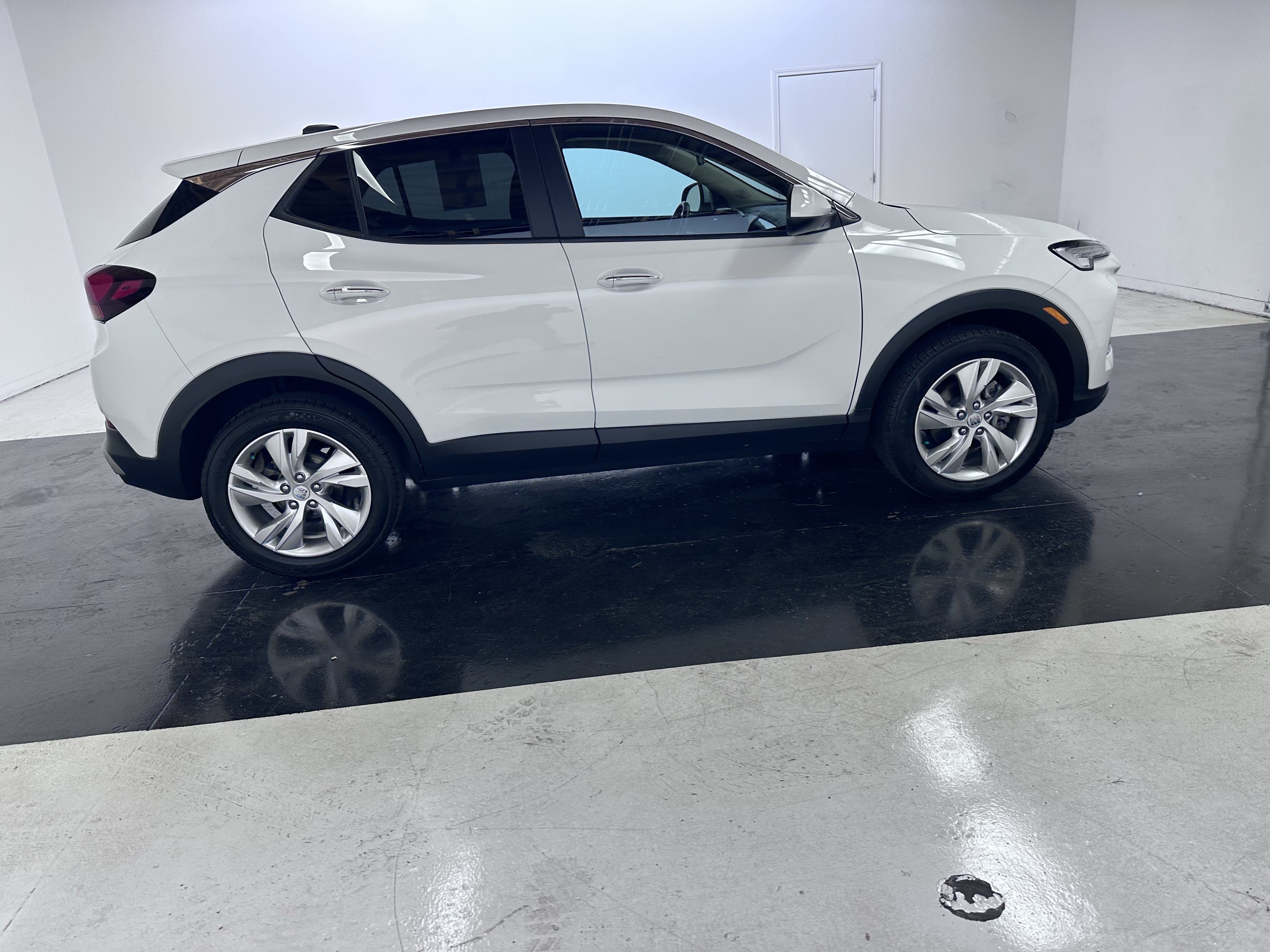 Used 2024 Buick Encore GX Preferred AWD/4WD image 19