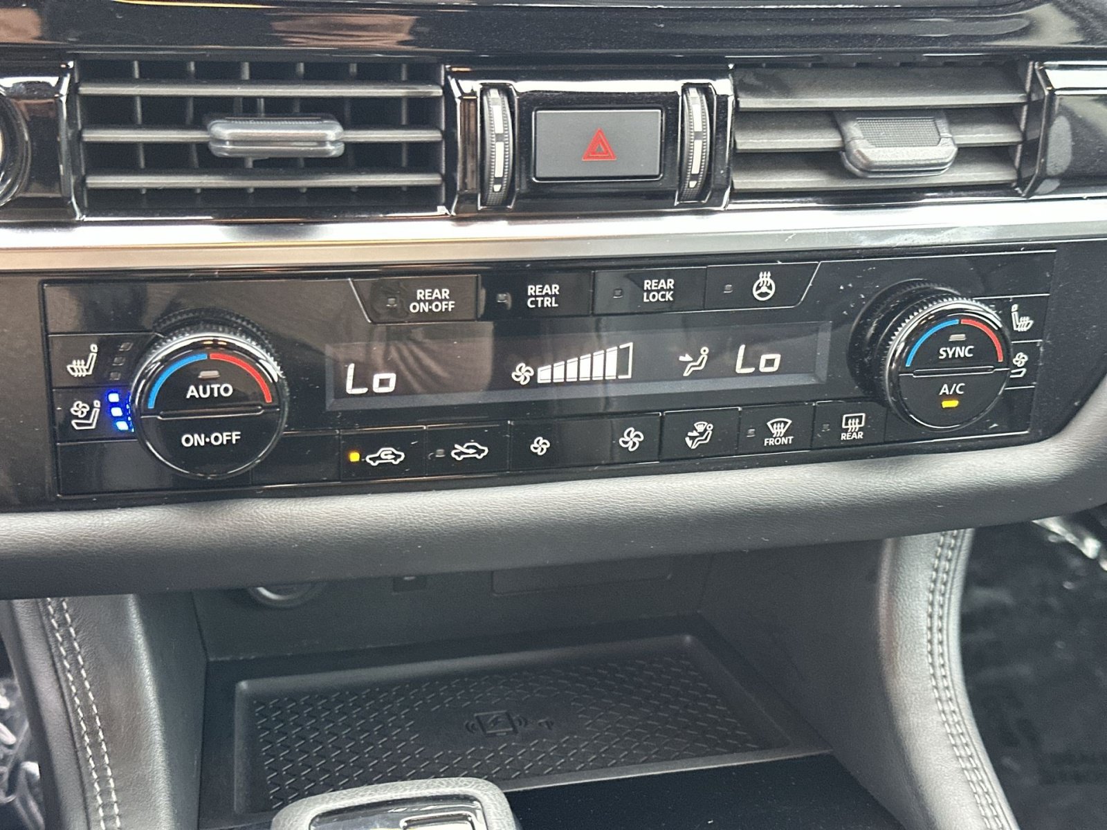Used 2024 Nissan Pathfinder Platinum AWD/4WD image 22