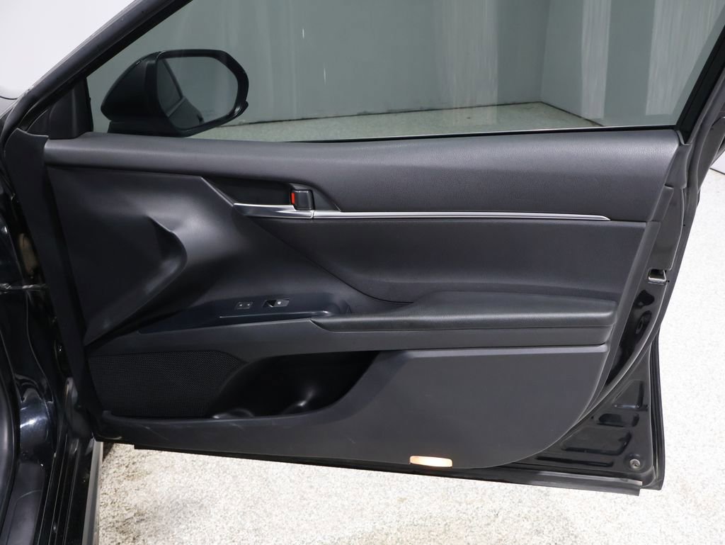 Used 2018 Toyota Camry SE image 21