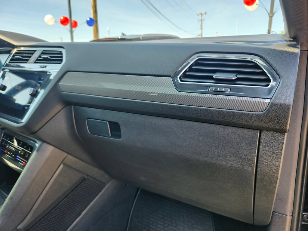 Certified 2024 Volkswagen Tiguan SE R-Line AWD/4WD image 11