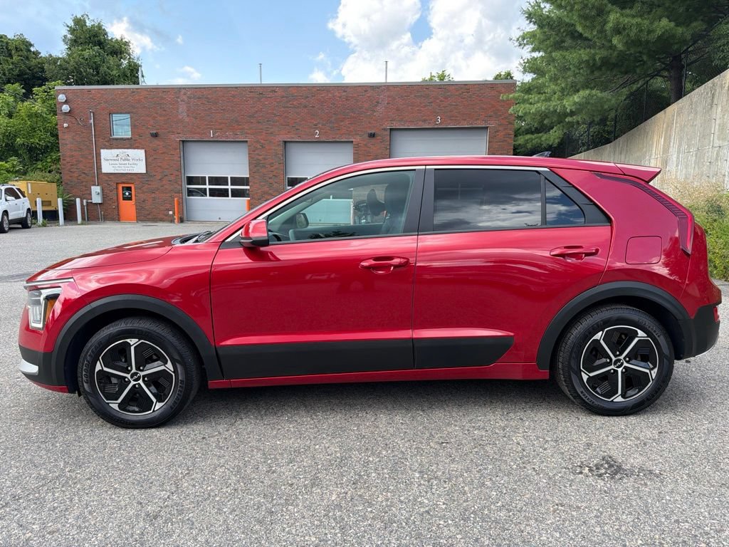 Certified 2024 Kia Niro LX FWD image 3