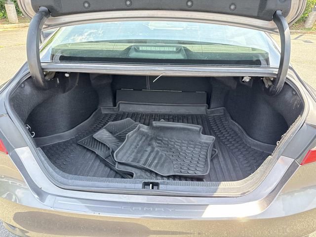 Used 2018 Toyota Camry LE FWD image 9