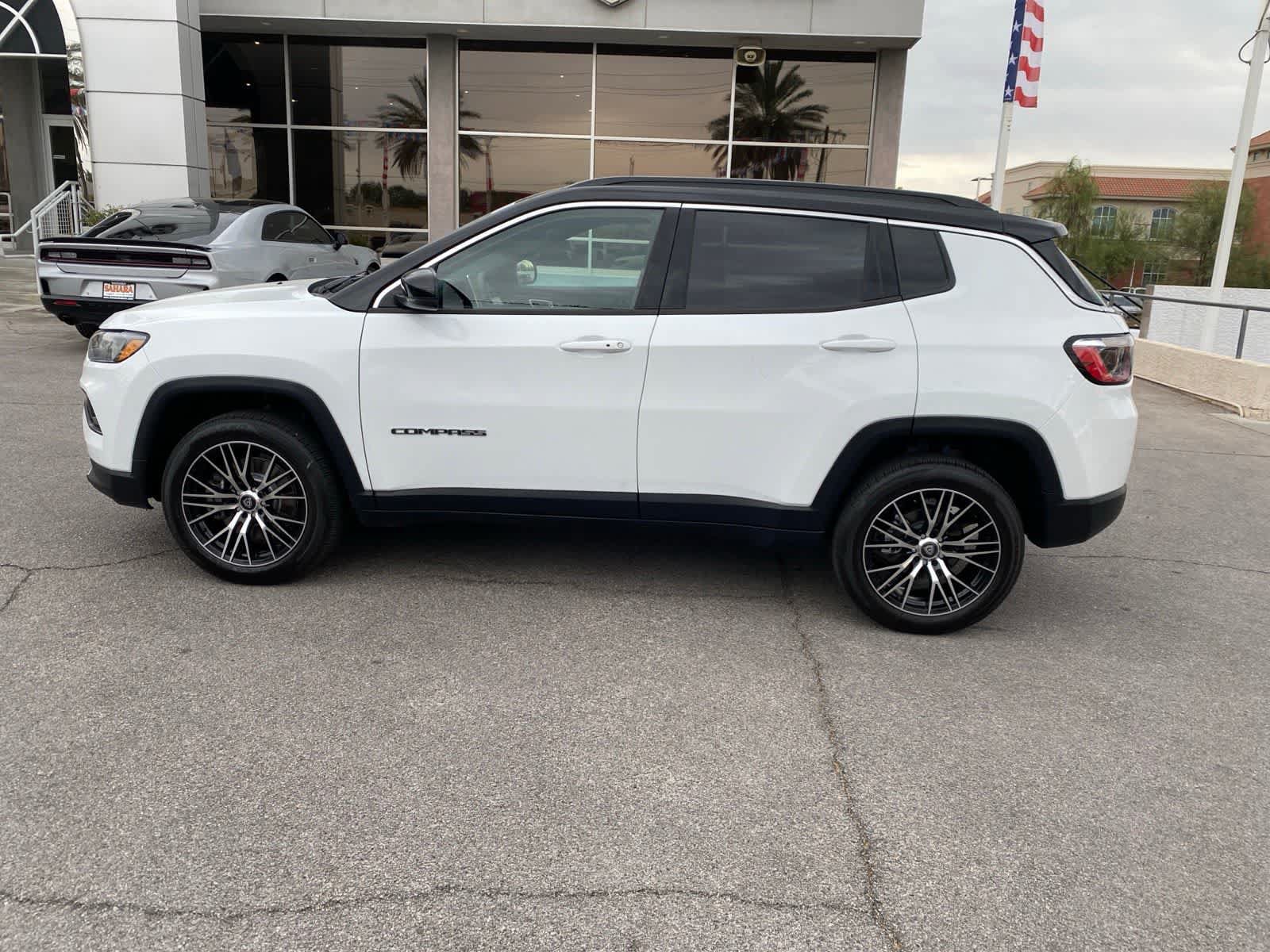 Used 2025 Jeep Compass Limited AWD/4WD image 10