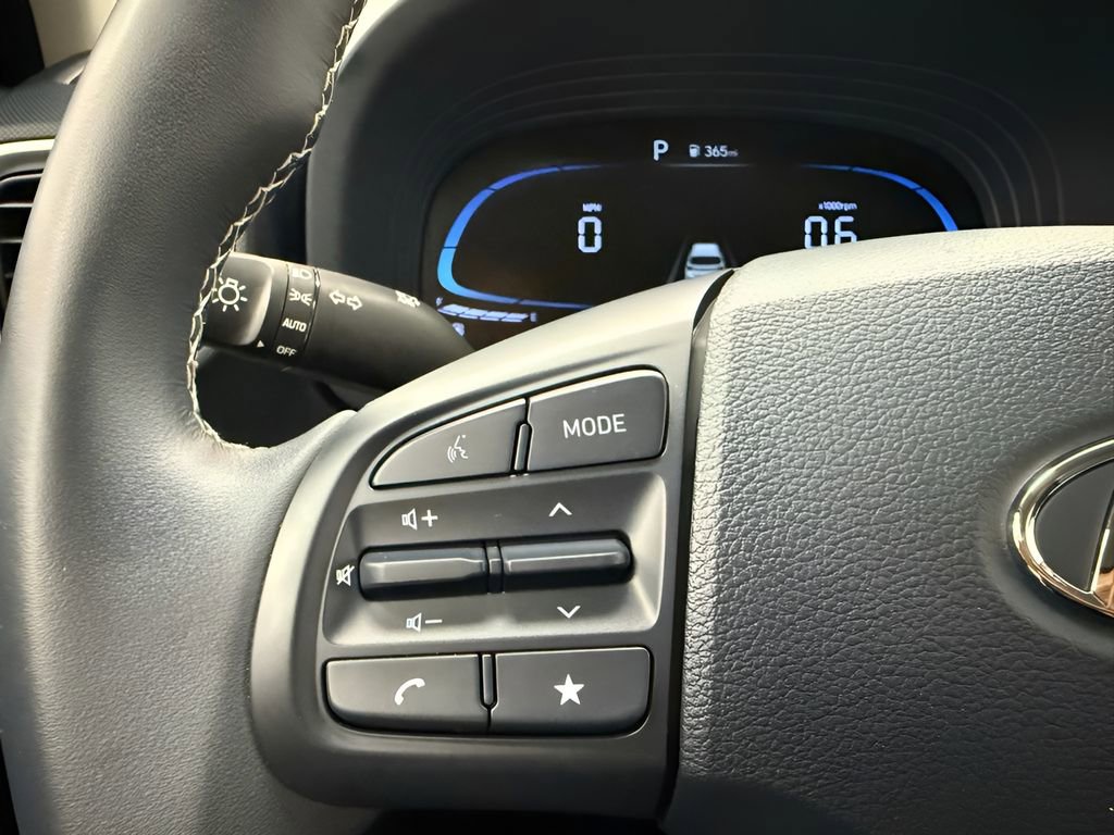 Used 2025 Hyundai Venue Limited FWD image 17