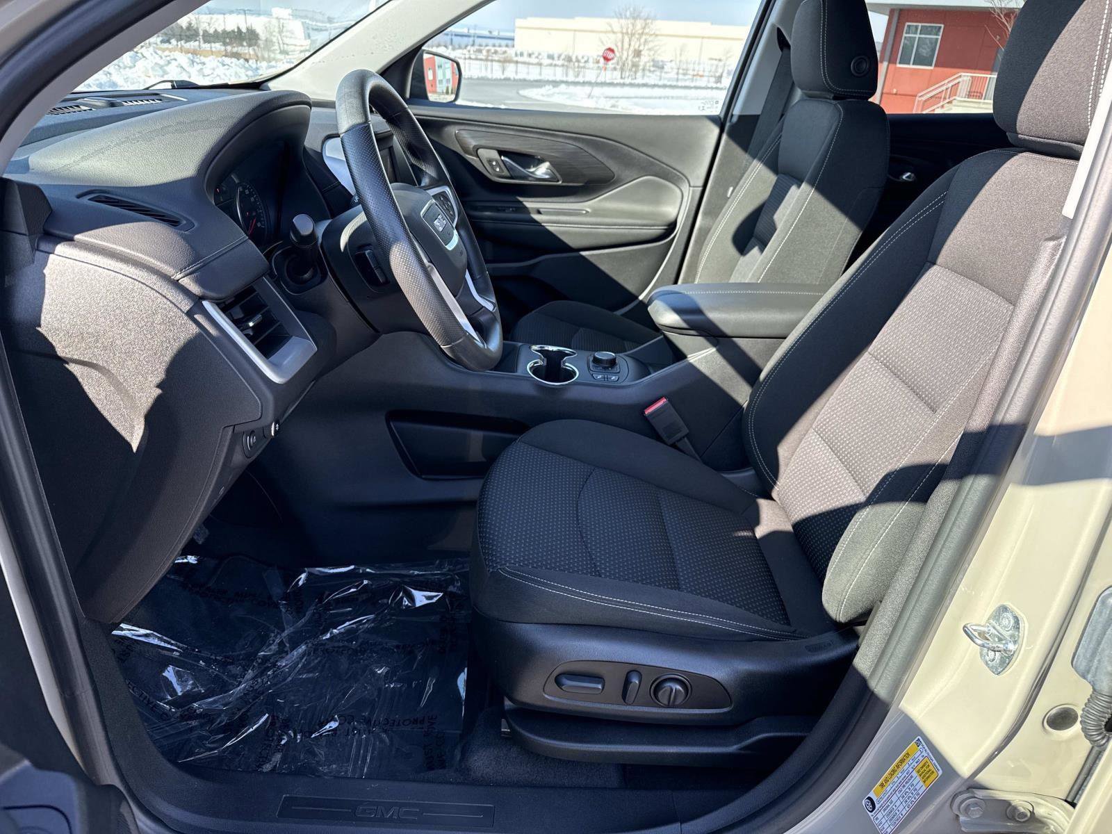 Used 2023 GMC Terrain SLE w/ Driver Convenience Package image 23