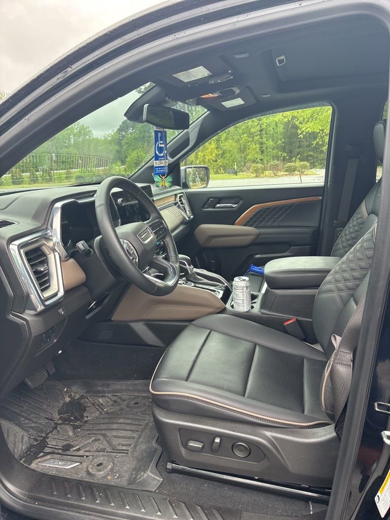 Used 2024 GMC Canyon Denali image 11