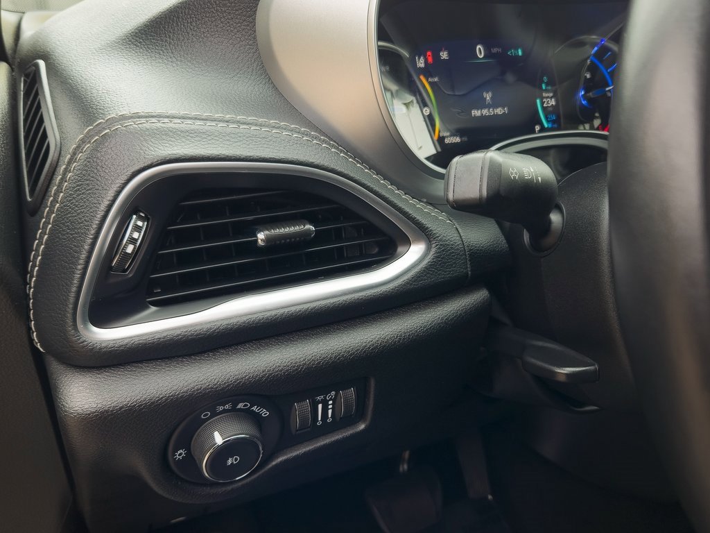 Used 2020 Chrysler Pacifica Limited w/ Advanced Safetytec Group image 13