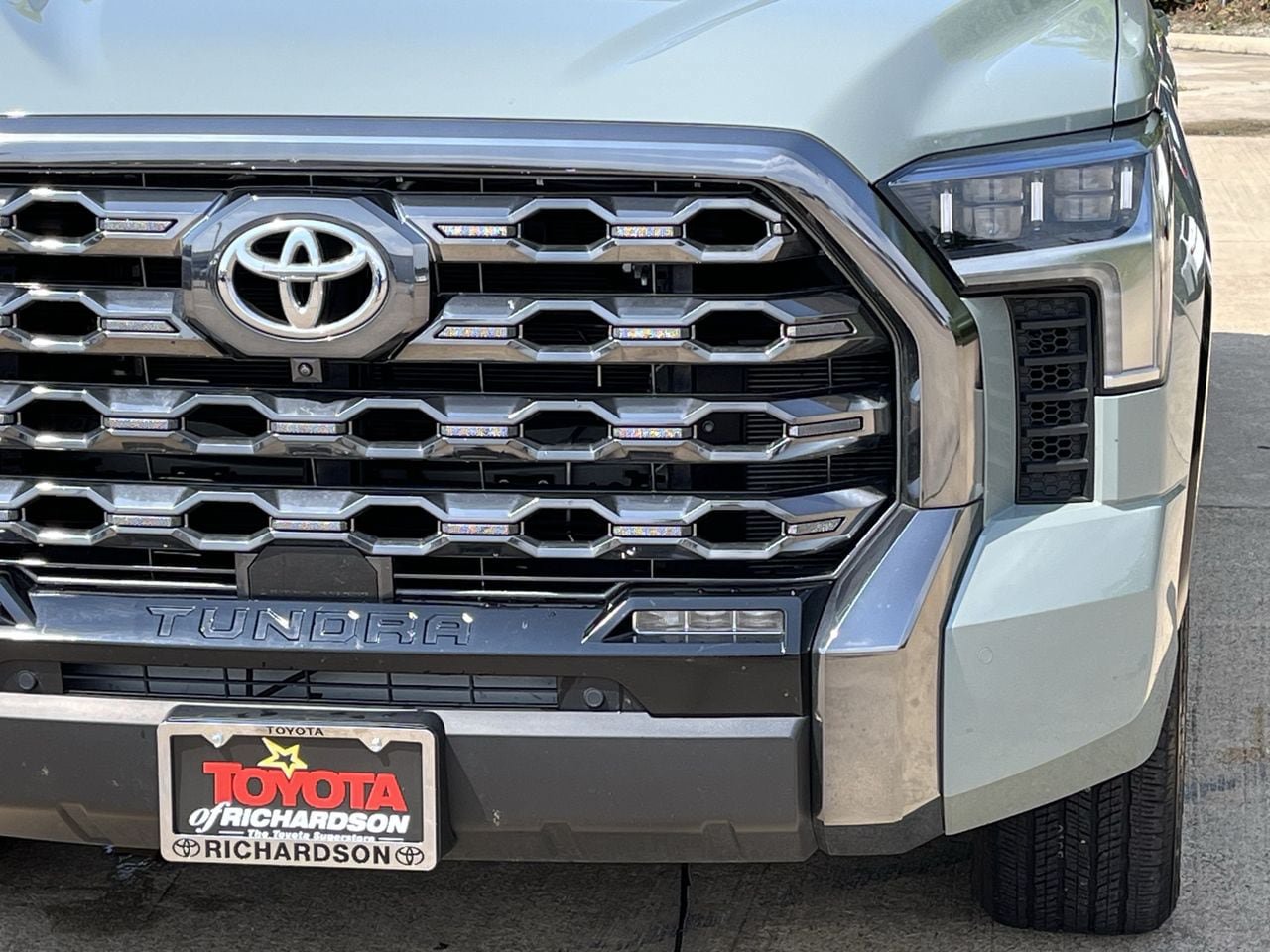 Used 2024 Toyota Tundra Platinum AWD/4WD image 8