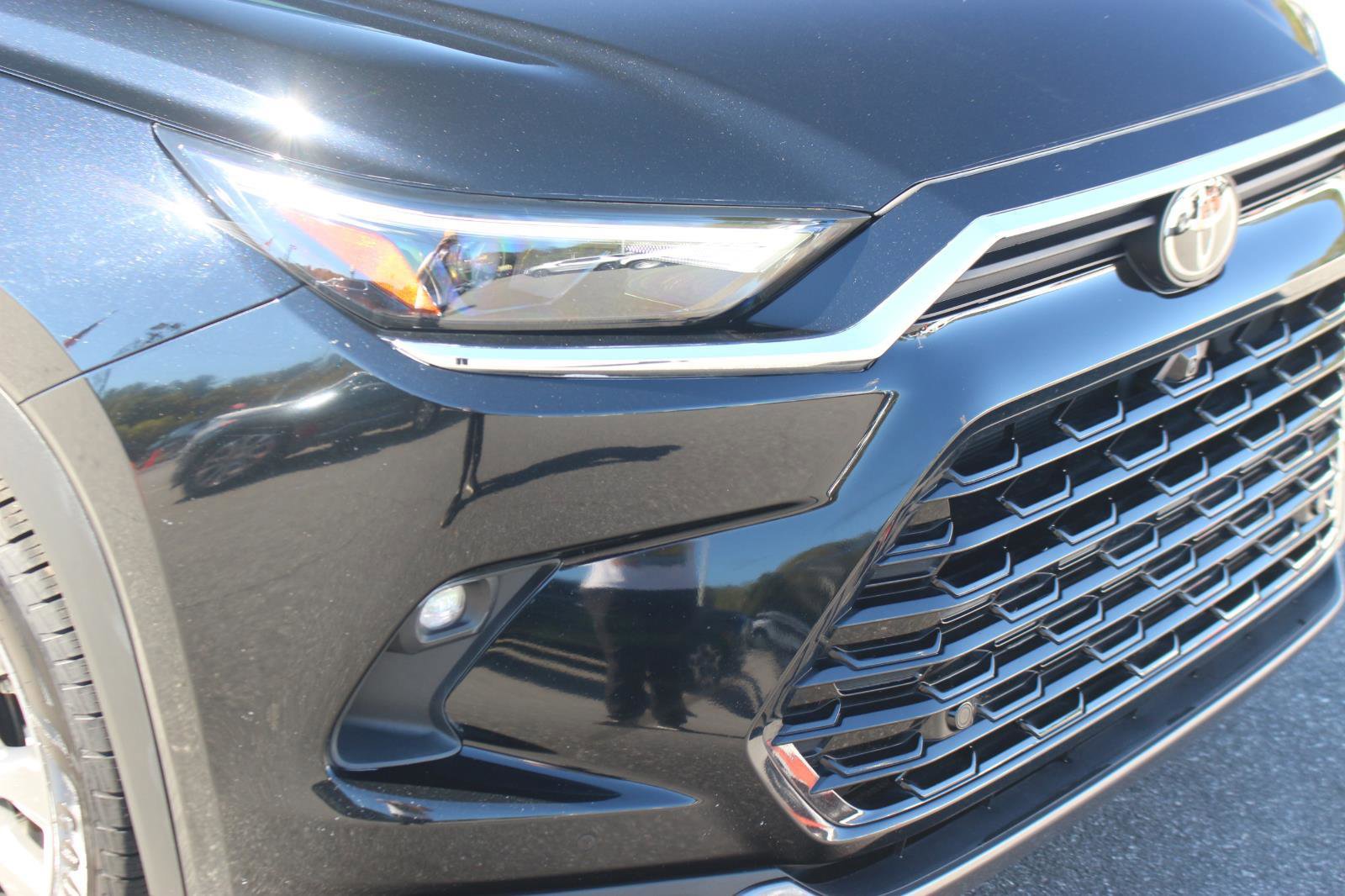 Used 2024 Toyota Grand Highlander Limited image 9