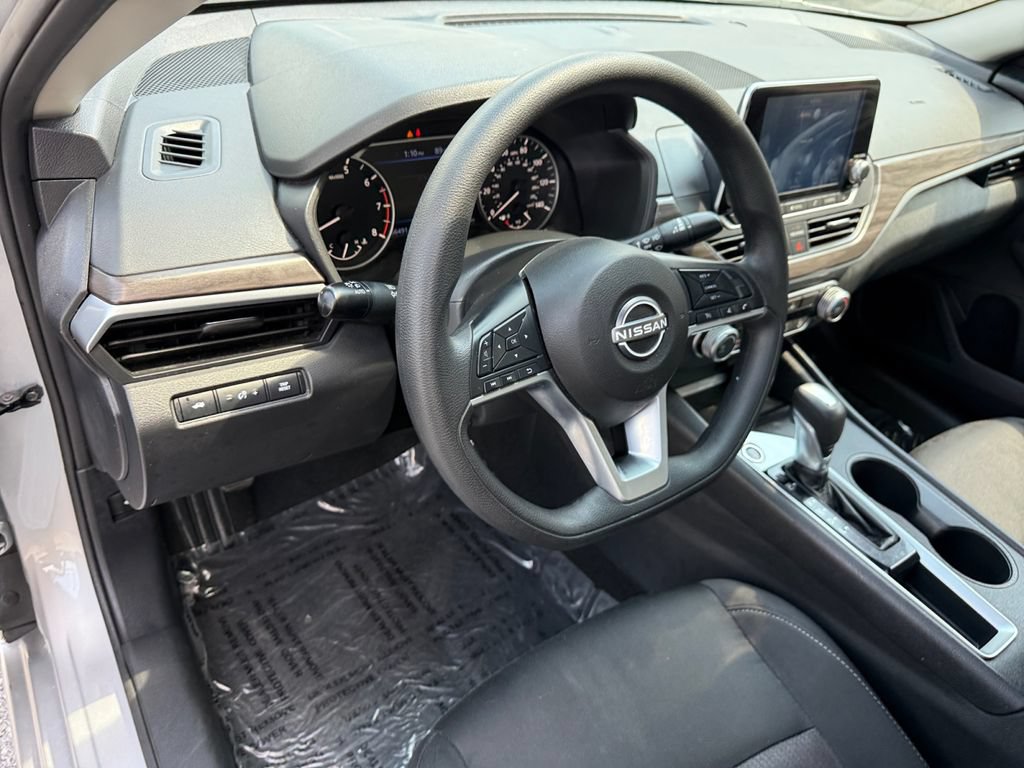 Used 2025 Nissan Altima 2.5 SV FWD image 28
