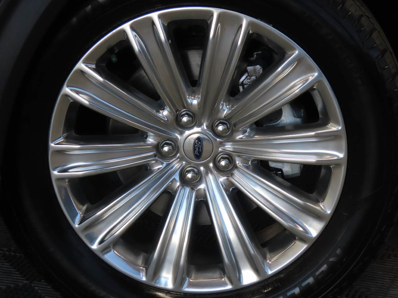 Used 2023 Ford Explorer Limited w/ Limited Technology Package RWD image 7
