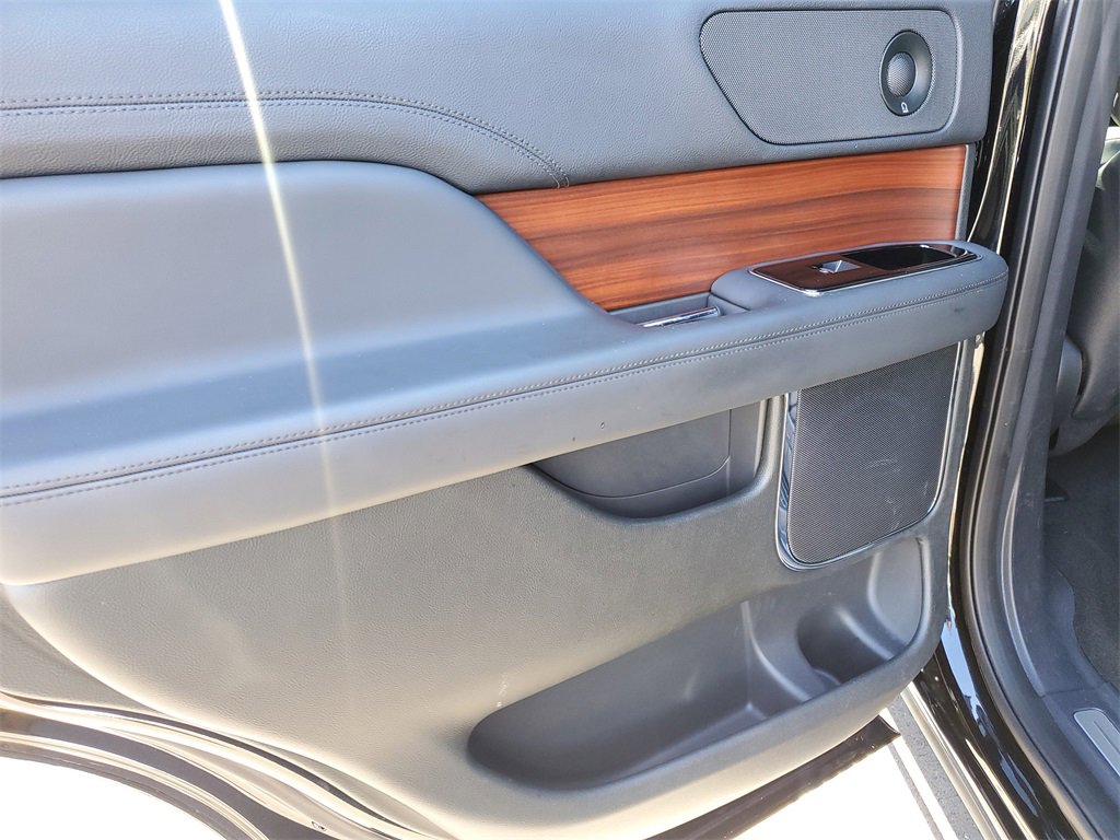 Certified 2024 Lincoln Navigator Reserve w/ Monochromatic Package image 9
