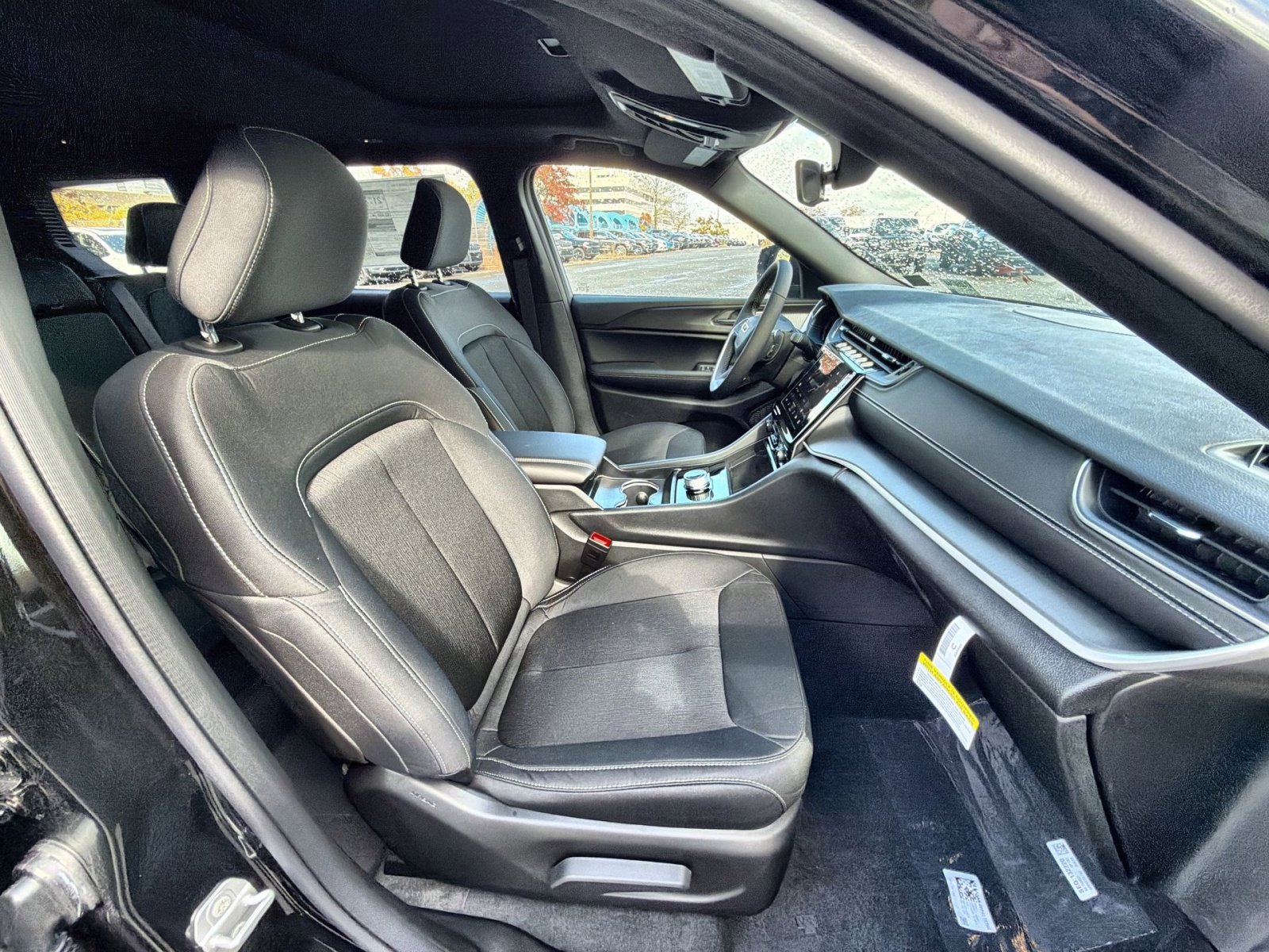 New 2025 Jeep Grand Cherokee L Laredo w/ Luxury Tech Group I image 27