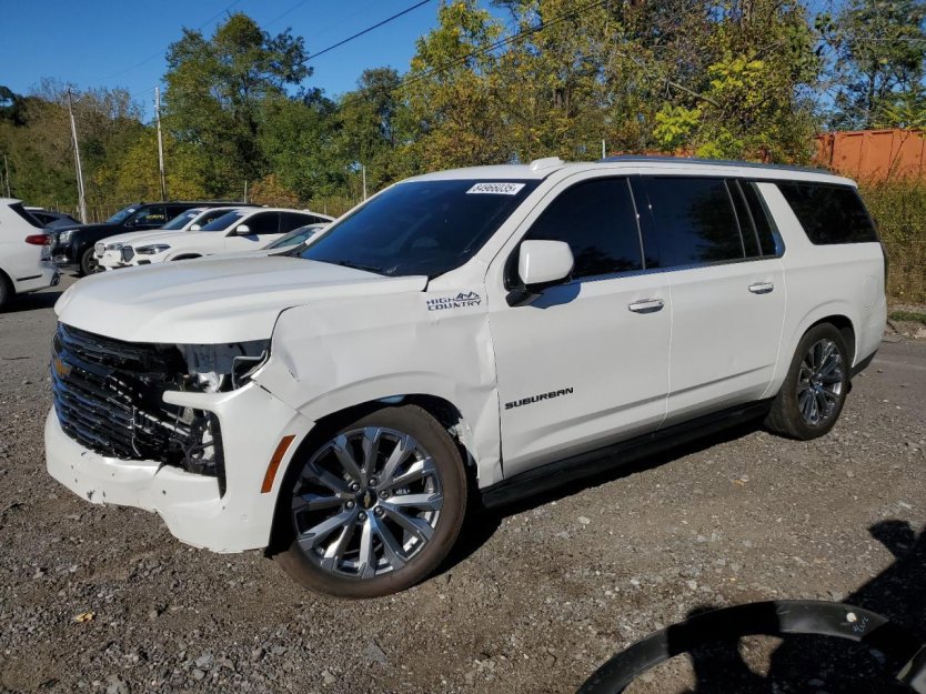 Used 2025 Chevrolet Suburban High Country image 3