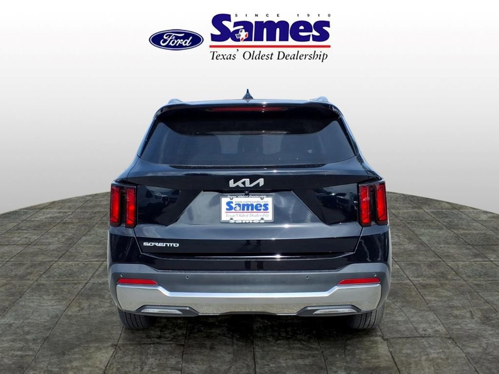 Used 2025 Kia Sorento S w/ Panoramic Sunroof Package FWD image 4