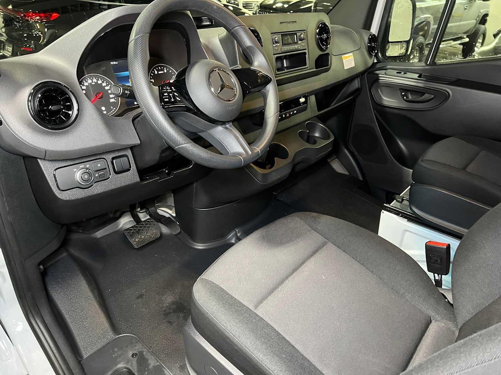 Used 2025 Mercedes-Benz Sprinter 2500 image 23