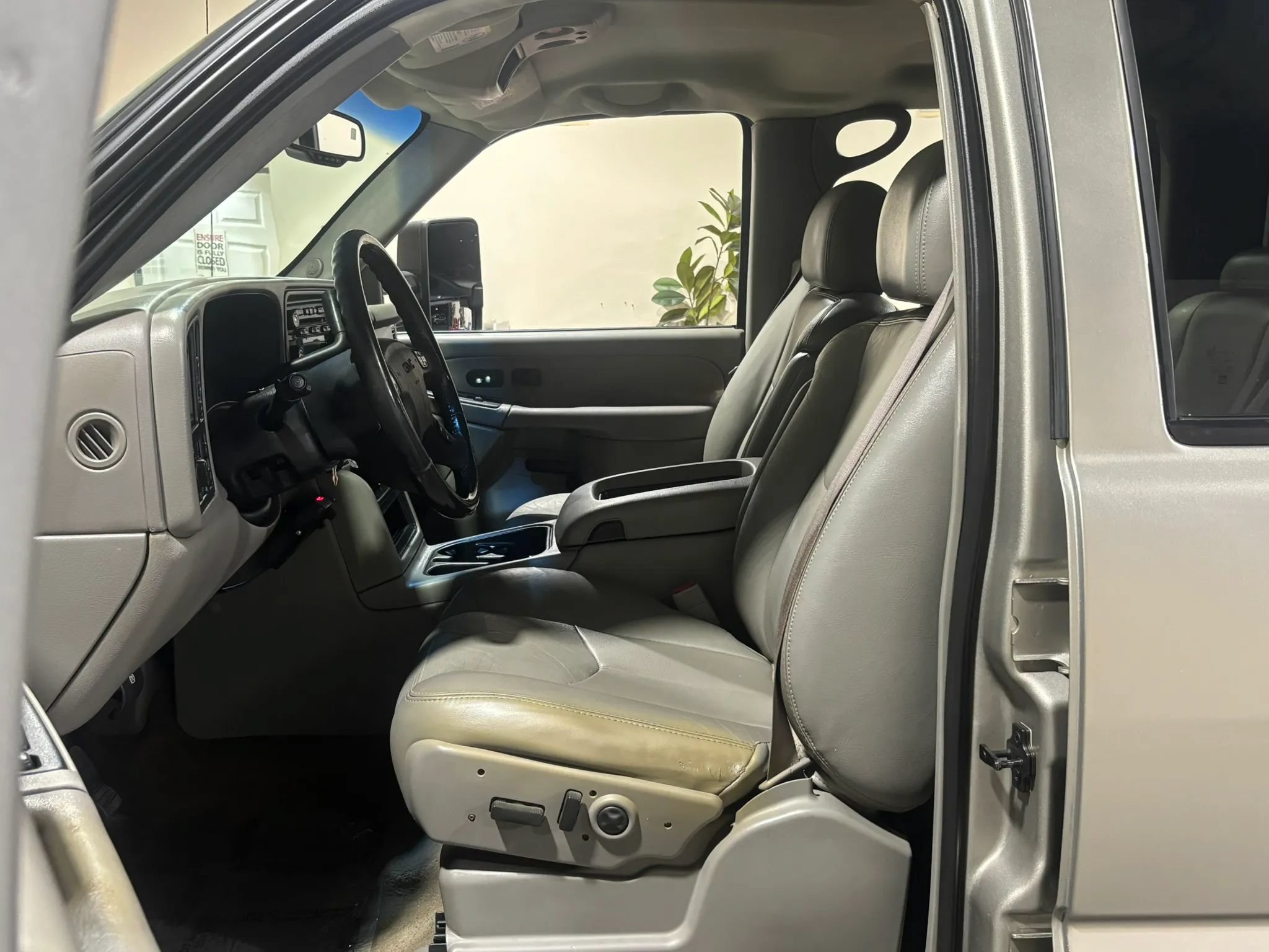 Used 2003 GMC Sierra 2500 SLT w/ SLT Preferred Equipment Group AWD/4WD image 13