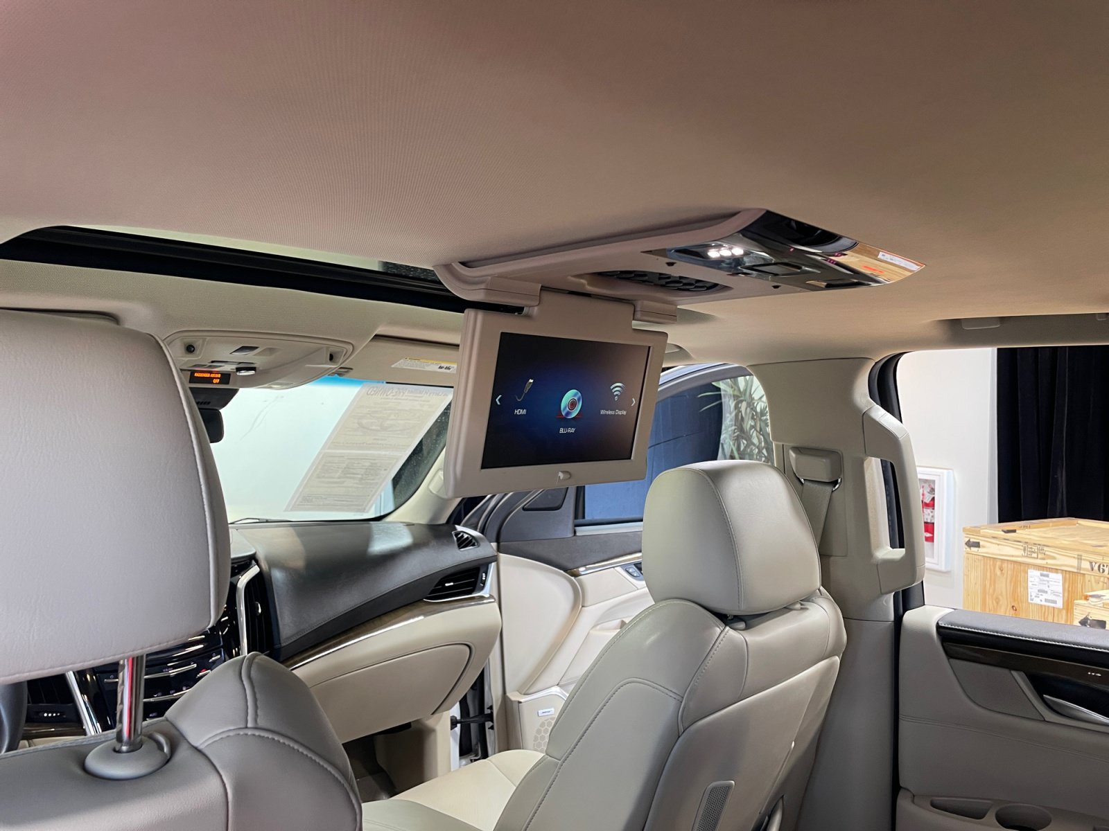 Used 2020 Cadillac Escalade Luxury w/ LPO, Radiant Package AWD/4WD image 31