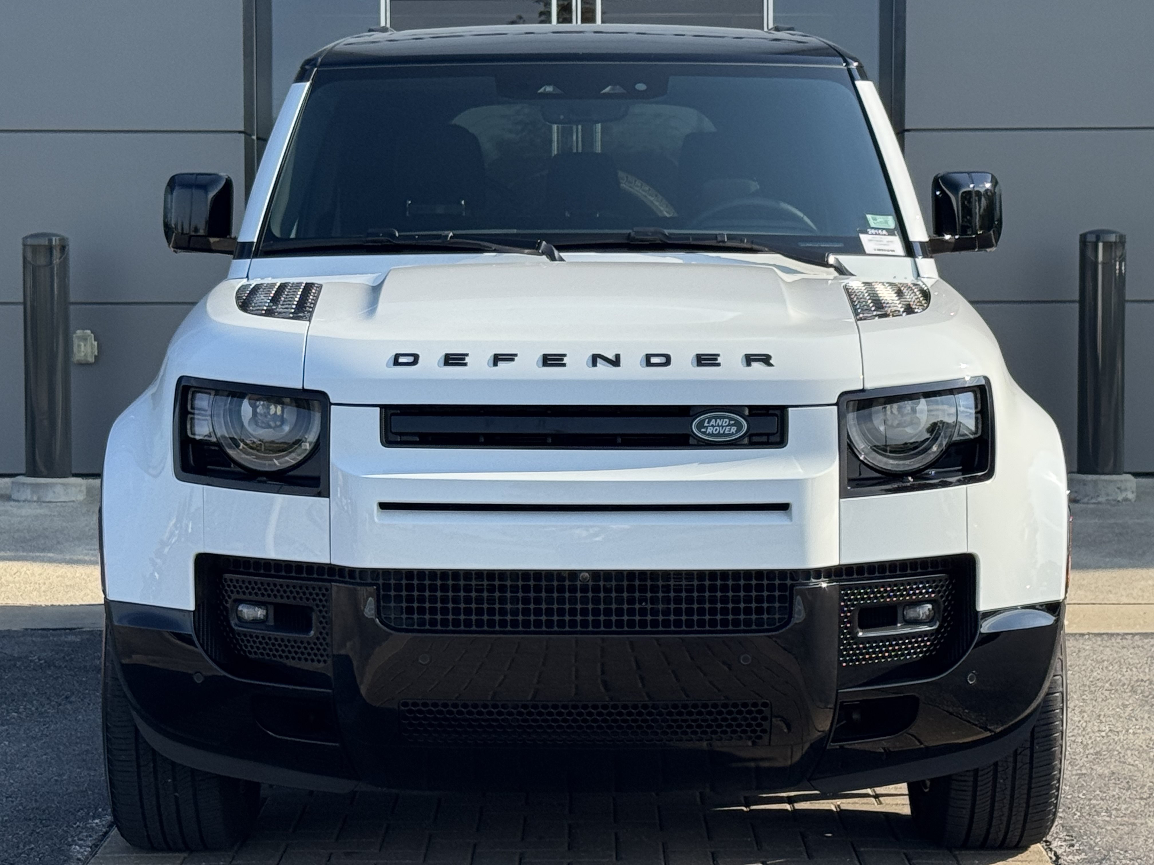 Certified 2025 Land Rover Defender 110 X-Dynamic SE AWD/4WD image 8