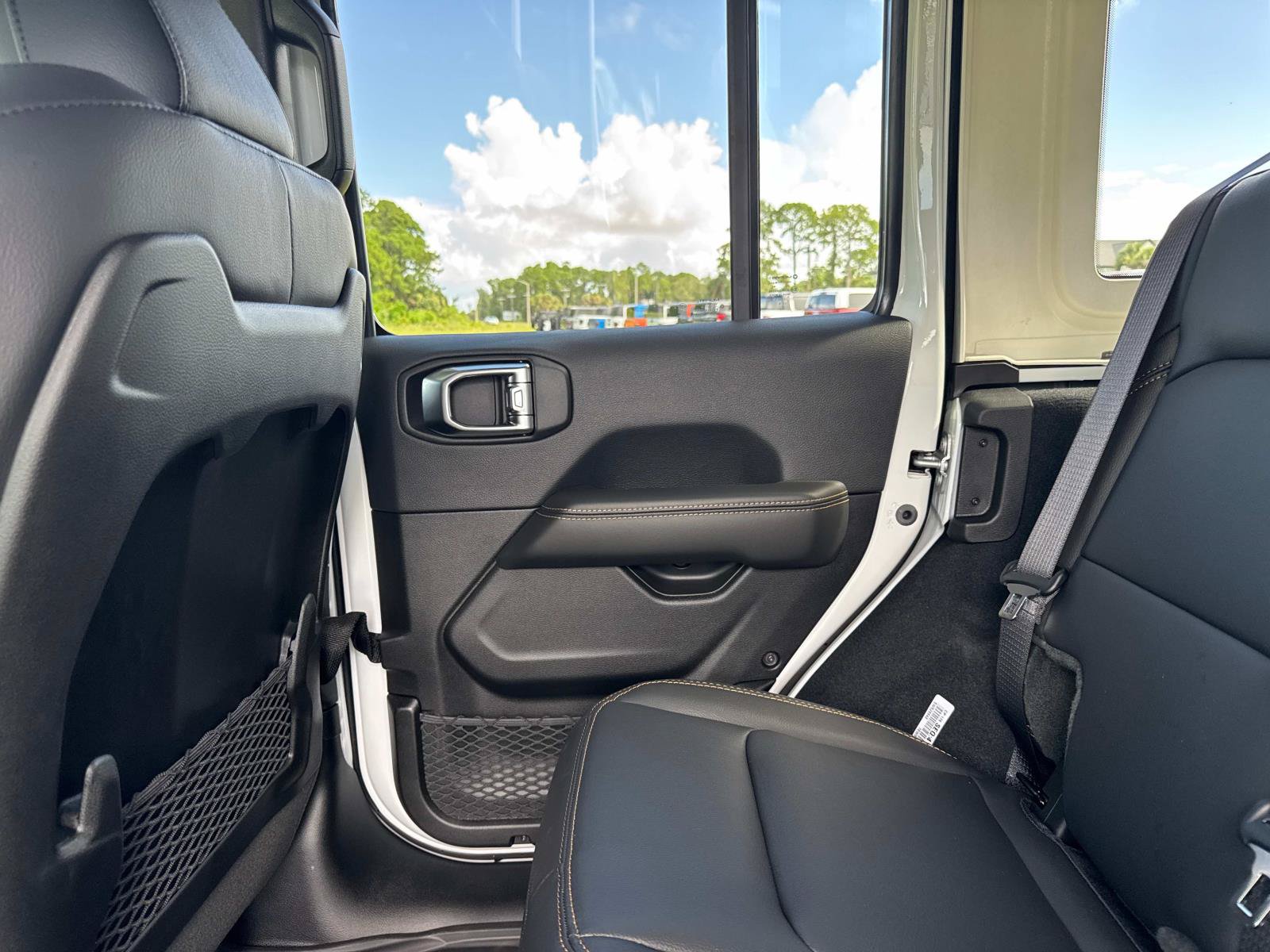 New 2025 Jeep Wrangler Unlimited Sahara AWD/4WD image 14