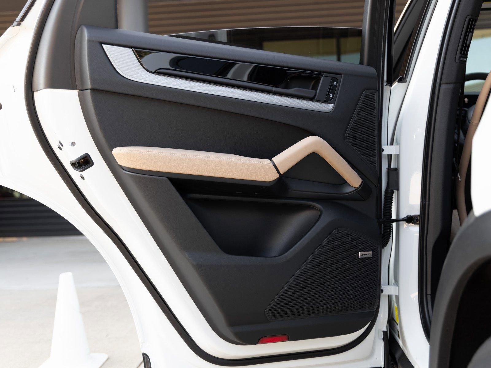 Certified 2025 Porsche Cayenne Coupe image 27