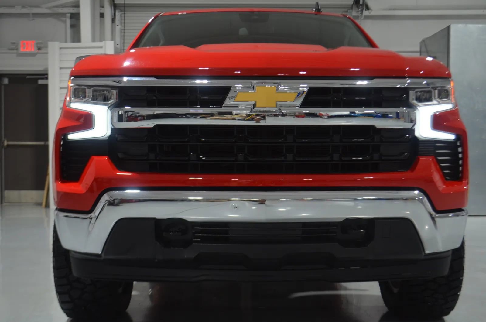 Used 2025 Chevrolet Silverado 1500 LT image 2