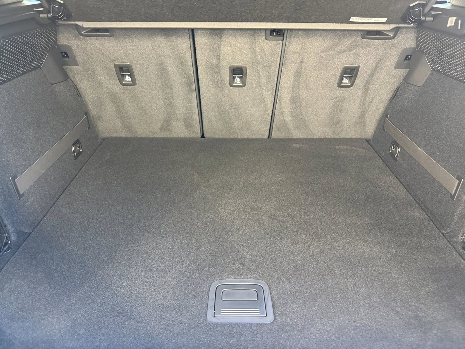 Used 2025 Porsche Macan 4 Electric image 17