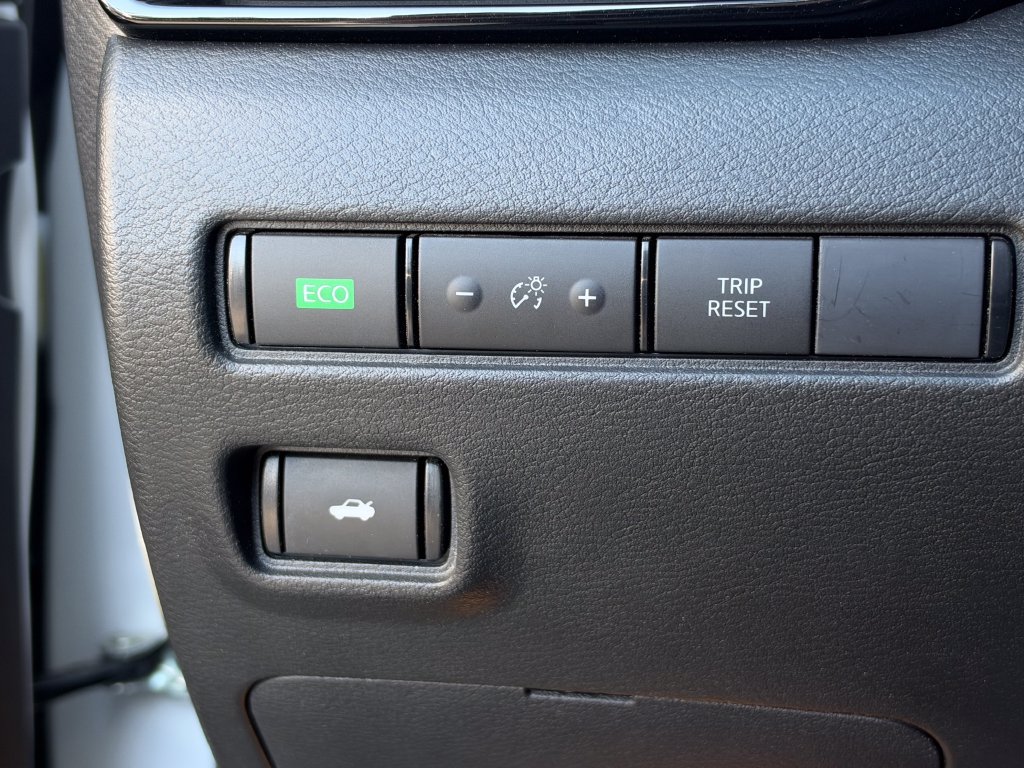 Used 2024 Nissan Sentra SV FWD image 29