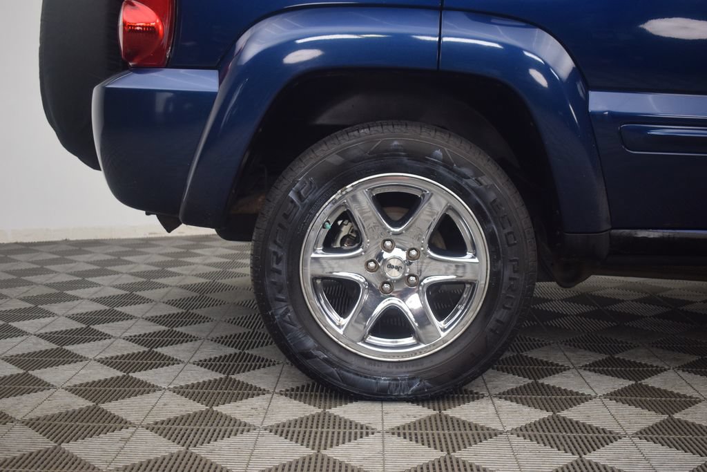 Used 2004 Jeep Liberty Limited w/ 17" Chrome Wheel & Tire Group AWD/4WD image 28