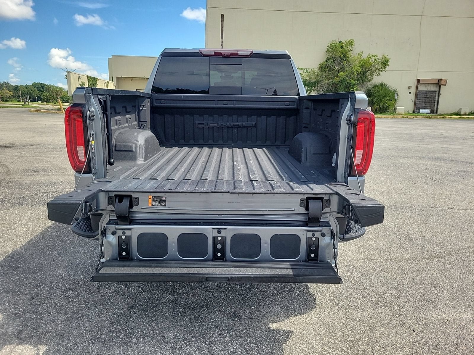 Certified 2021 GMC Sierra 1500 Denali w/ Denali Ultimate Package AWD/4WD image 9