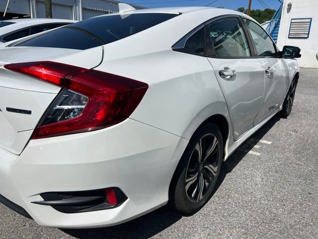 Used 2018 Honda Civic Touring image 3