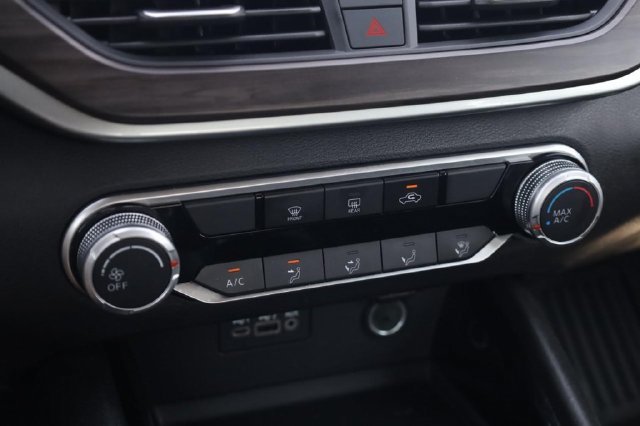 Used 2024 Nissan Altima 2.5 SV FWD image 16