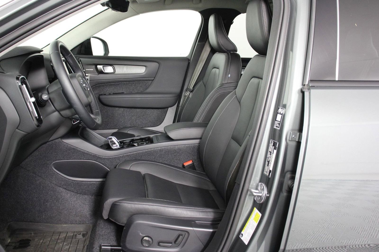 Used 2026 Volvo XC40 B5 Ultra w/ Climate Package AWD/4WD image 31