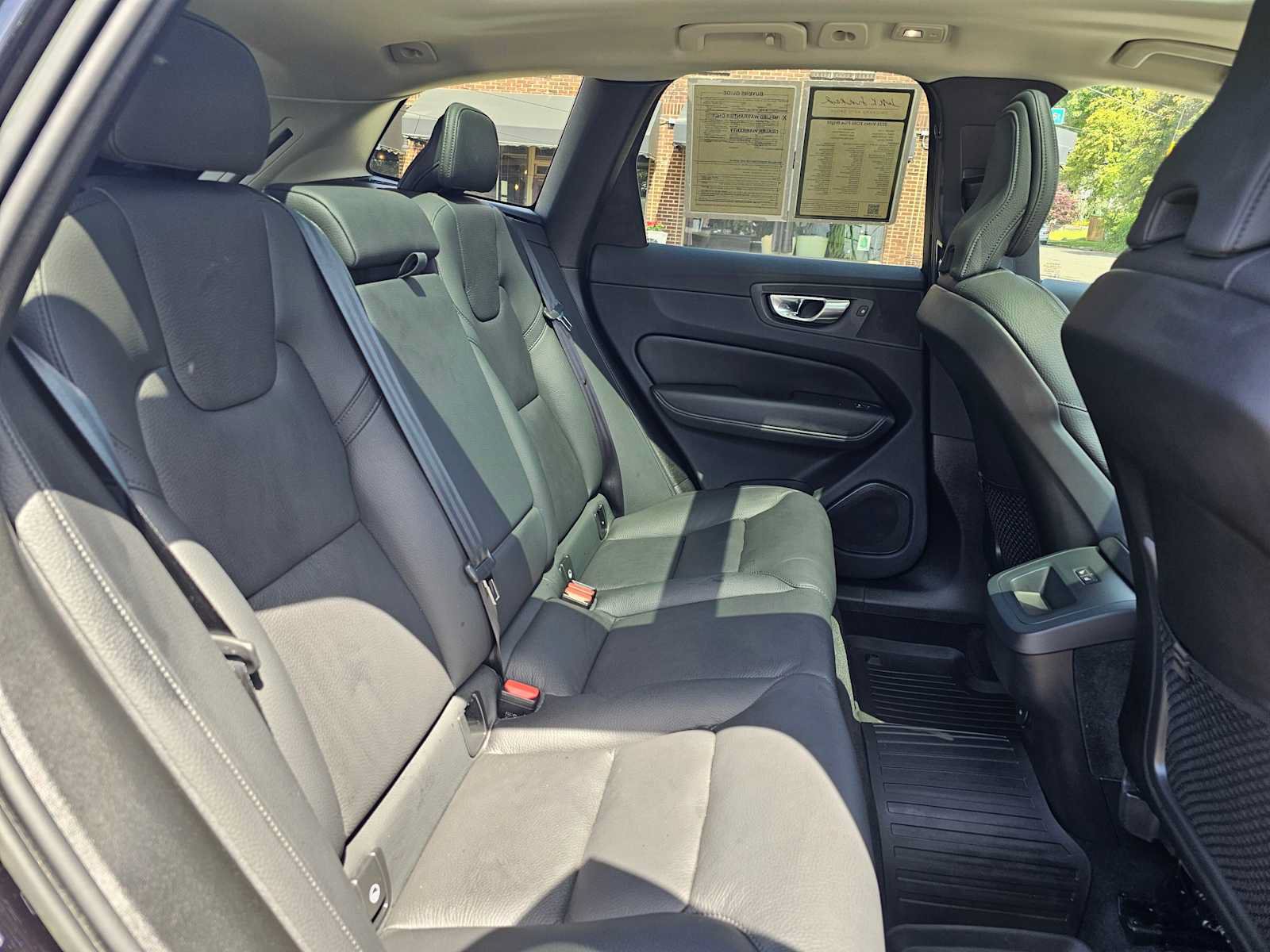 Used 2023 Volvo XC60 B5 Plus w/ Climate Package AWD/4WD image 14